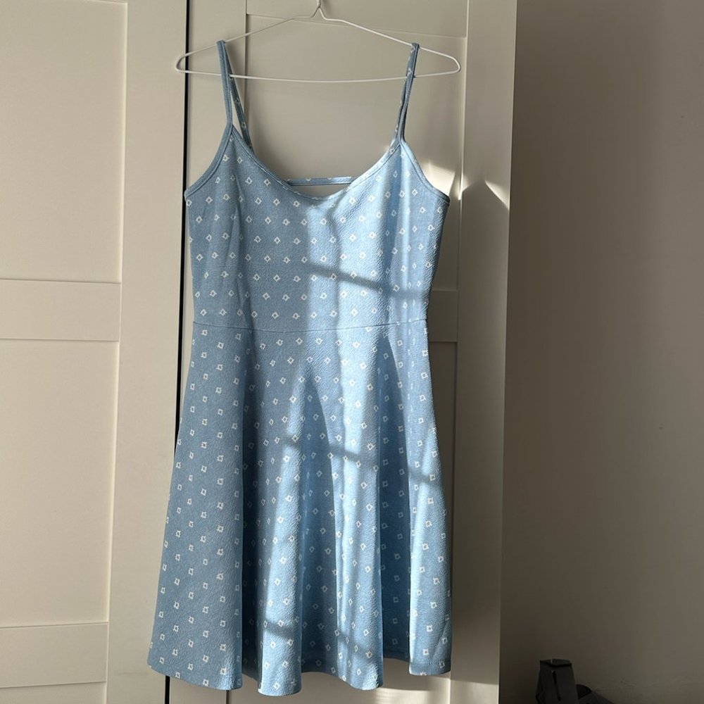 Rebel Sugar Flowy Light Blue and White Cut-Out Mini Dress (Large)